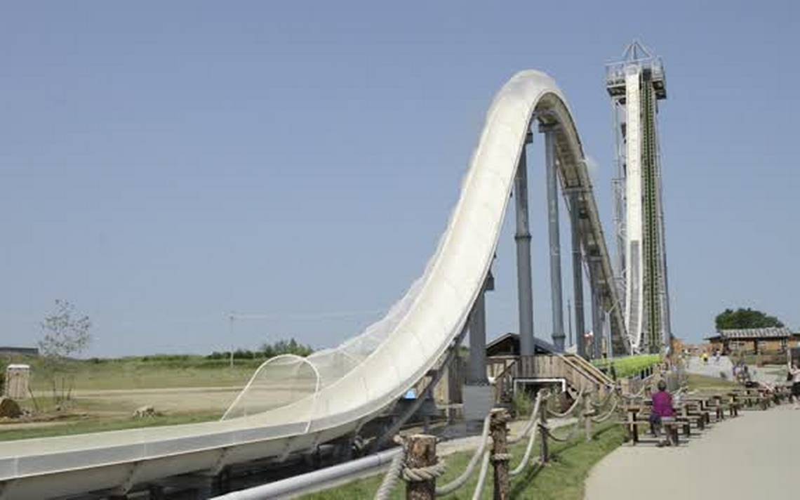 Designer di uno scivolo d'acqua accusati di omicidio dopo la morte di un bambino