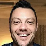 Tiziano Ferro papà? La smentita dopo la foto