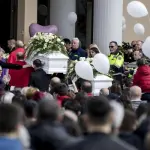 Cisterna di Latina, oggi i funerali di Alessia e Martina, assente la mamma
