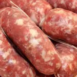 Salsicce avariate: strana contaminazione in 180 persone