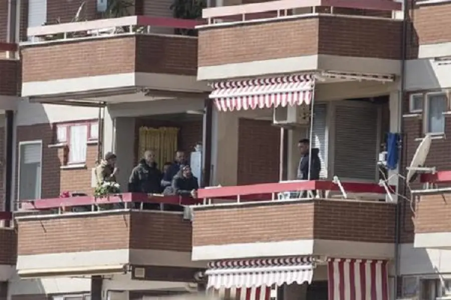 Femminicidio a Latina, carabiniere barricato in casa con le figlie