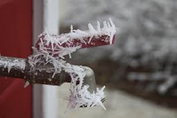 Burian arriva in Italia, gelo e neve pericolo per i contatori dell'acqua e del gas