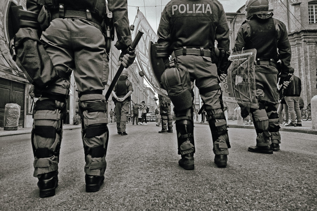 Caso Cospito: anarchici in piazza a Roma, scontri con la polizia