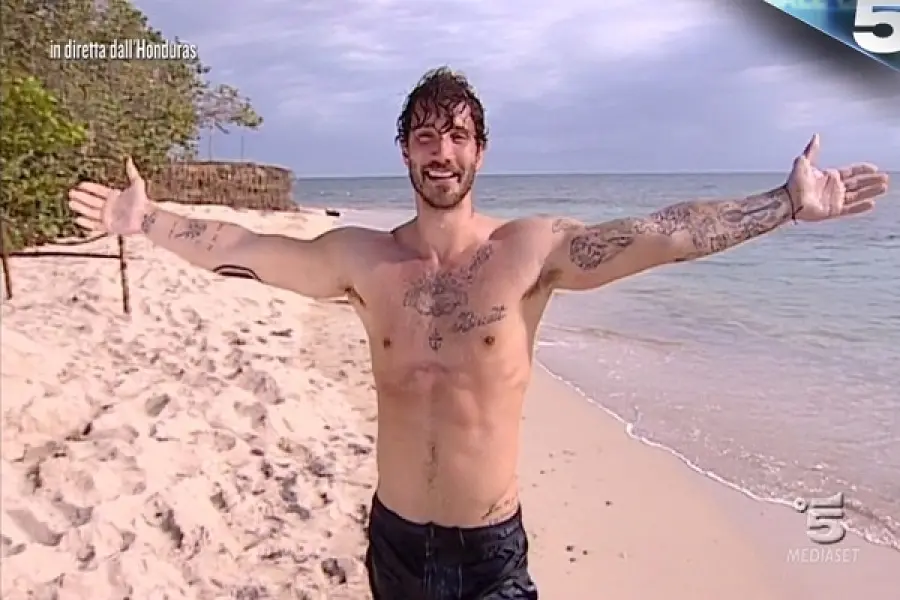 Stefano De Martini e Paola Di Benedetto, nuovo flirt sull'Isola dei Famosi?