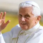 Papa Ratzinger: malattia paralizzante gli sta portando via la vita, parola del fratello Georg