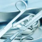 Operazione in diretta: 13 esperti all'opera davanti al mondo intero