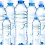 L'Europa dice no alle bottiglie di plastica, meglio bere acqua corrente