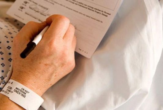 Testamento biologico, arriva la legge, ecco come si stila