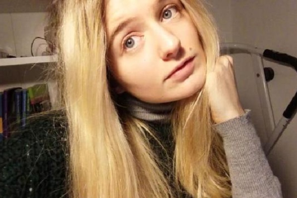 Modella mette la verginità all'asta, ma era uno scherzo