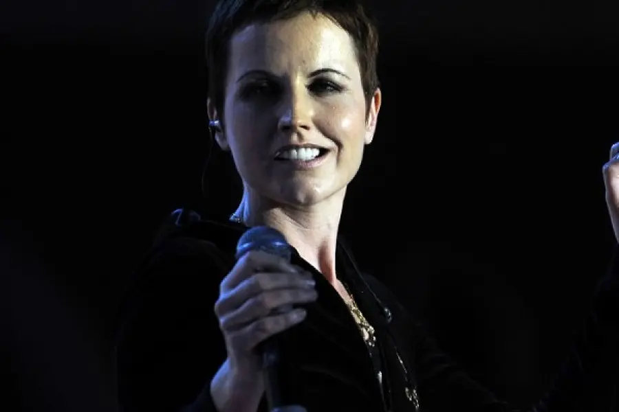 Morta Dolores O'Riordan: addio alla voce del gruppo The Cranberries