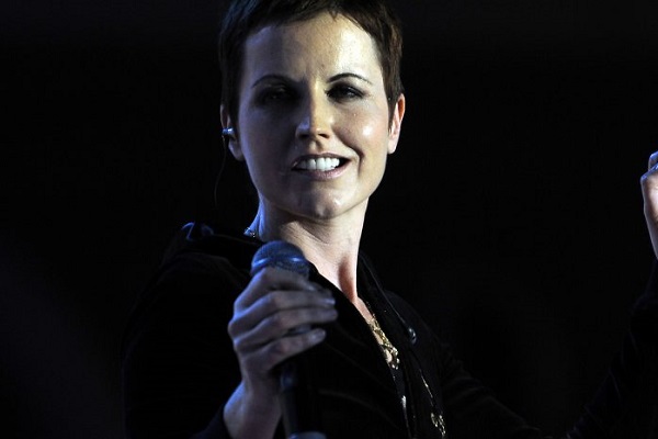 Morta Dolores O'Riordan: addio alla voce del gruppo The Cranberries