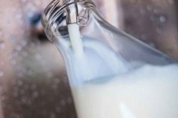 Latte contaminato: pronta un'azione dei consumatori contro Lactalis