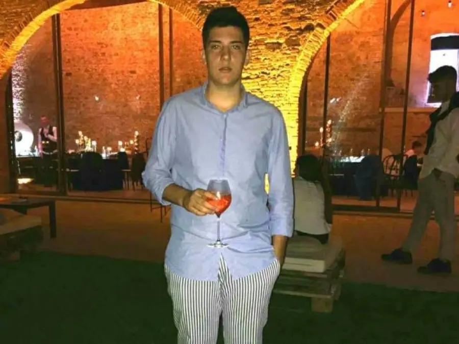 Ragazzo diciassettenne muore mentre e' al telefono con un amico