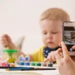 Foto sui social dei figli minorenni, rischio 10mila Euro di multa