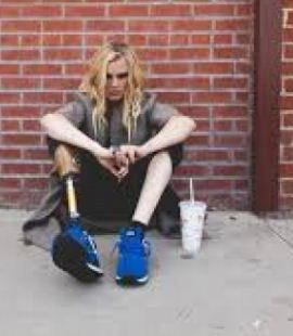 Assorbente interno provoca l'amputazione della gamba di una modella