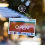 Negozi chiusi durante le feste, quanto vale lavorare nei giorni festivi