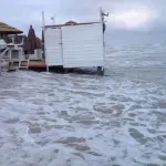 Maltempo Abruzzo oggi, codice rosso: danni e allagamenti tra Chieti, Pescara e Teramo