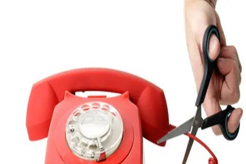 Bollette telefoniche, gli italiani non pagano: cosa si rischia