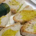 Montevarchi (Arezzo), pane e olio per i bambini che non pagano mensa scolastica