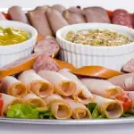 Etichette alimentari, come scegliere alimenti italiani mentre si fa la spesa