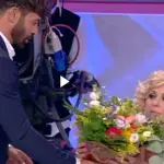 Uomini e donne oggi, sorpresa romantica per Tina Cipollari