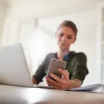 Pull a pig, gioco online che umilia le ragazze: rischi e pericoli