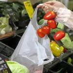 Tassa sulla spesa, sacchetti ultraleggeri ortofrutta diventano a pagamento