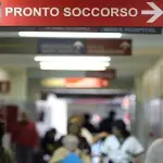 Torino, aghi sparati da auto in corsa: diversi feriti