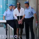 Corona in ospedale, le foto fuori dal carcere di San Vittore