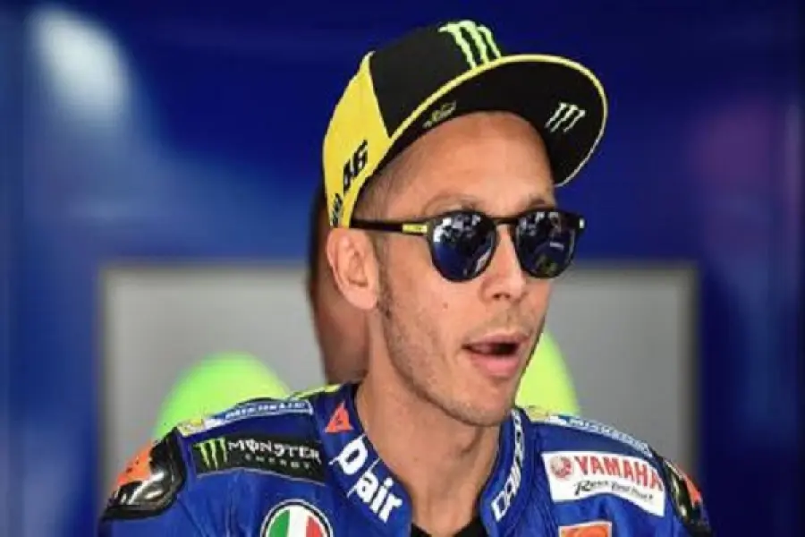 Valentino Rossi operato d'urgenza: Tornerò presto