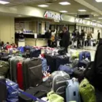 Sciopero improvviso addetti ai bagagli aeroporti Linate e Malpensa, disagi e ritardi