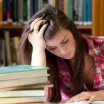 Trucca gli esami aggiungendo la lode: studentessa hacker a processo