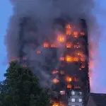Ultima Ora Londra brucia, fiamme nel Grenfell Tower: 