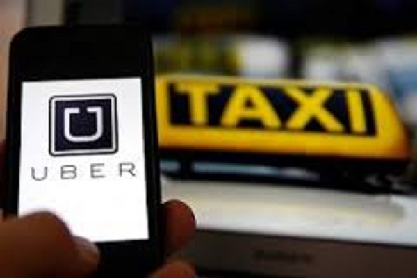 Uber Italia, proposta ai tassisti: mercato libero e vi paghiamo le compensazioni