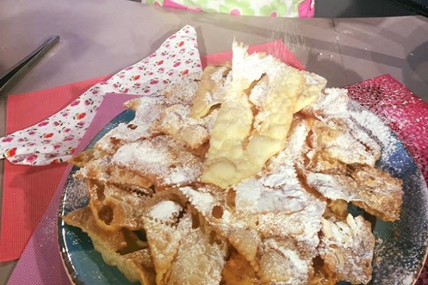 La Prova del Cuoco ricette di Carnevale: frappe di Anna Moroni