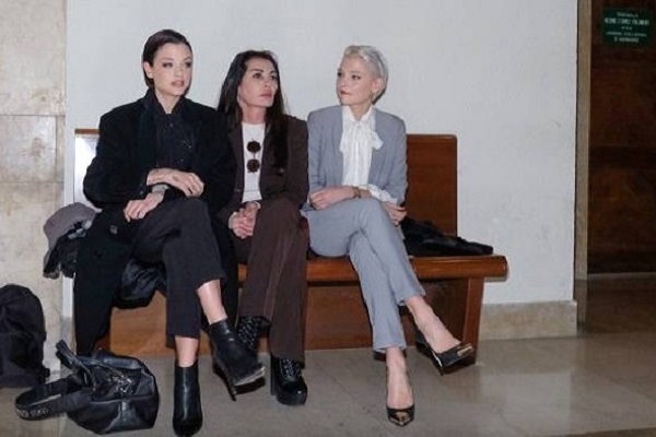 Processo Fabrizio Corona: l'ex fidanzata Belen Rodriguez pronta a difenderlo?