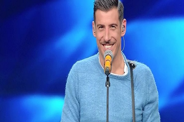 Sanremo 2017 look terza serata: gli outfit più belli e più brutti sfoggiati sull'Ariston, Francesco Gabbani troppo casual