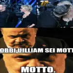Sanremo 2017 seconda serata il bacio tra Robbie Williams e Maria De Filippi fa nascere l'ironia sul social per Maurizio Costanzo