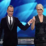 Sanremo 2017 look prima serata: Gli outfit in e out che abbiamo visto sull'Ariston, Maria De Filippi promossa a pieni voti