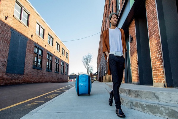 Gita, la valigia smart di Piaggio che si sposta da sola