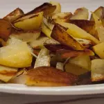 Patate tossiche, bruciare i cibi provoca il tumore: l'allarme 