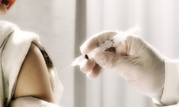 Meningite, nuovo caso a Napoli: bimba di 13 anni ricoverata all'ospedale Cotugno