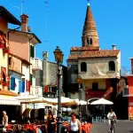 Turismo colpito duramente a Caorle: il bel Villaggio turistico Prà delle Torri devastato e distrutto da un incendio