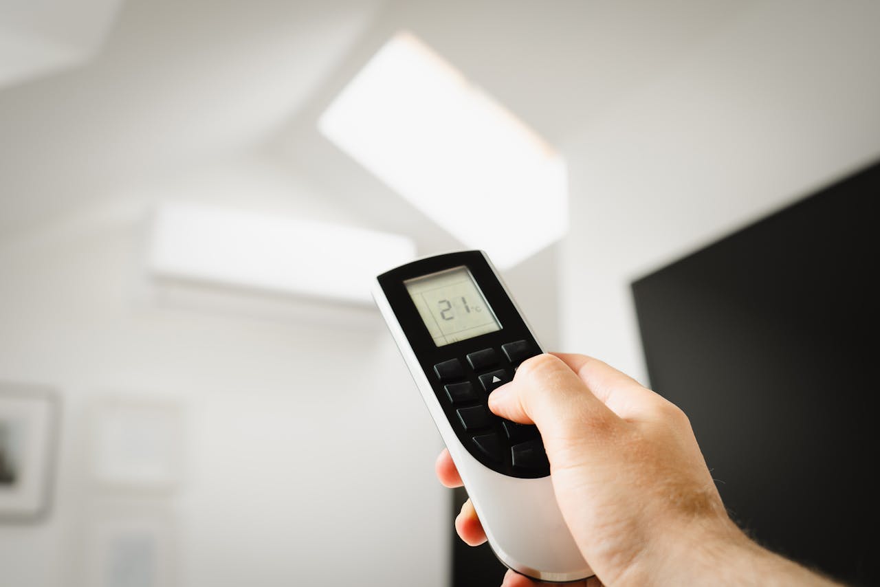 Risparmio energetico in casa: piccole abitudini per ridurre la bolletta