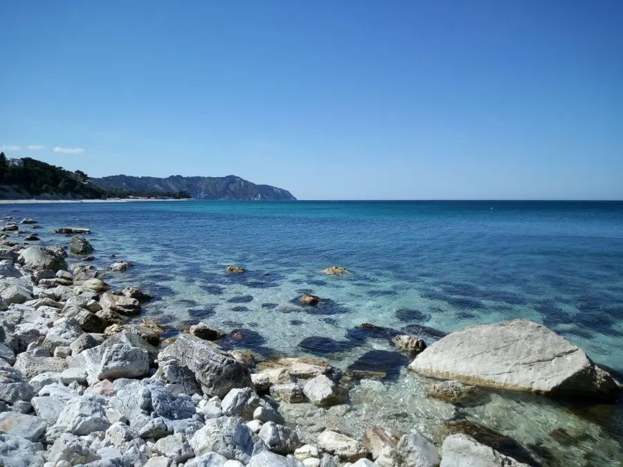 Perché il mare è salato: origini del sale oceanico