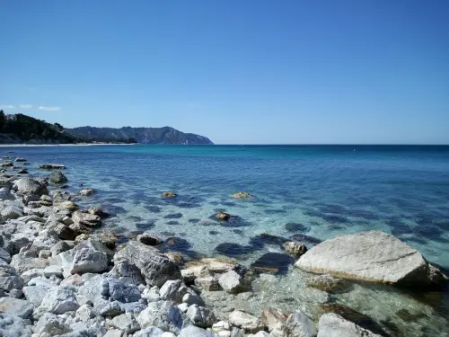 Perché il mare è salato: origini del sale oceanico