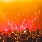 Rave Party: sono illegali? Che cosa sono, dove si svolgono e quanto durano