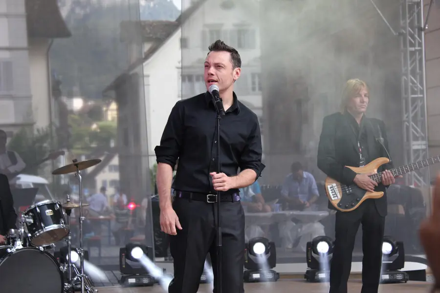 Rotonda: testo e significato della canzone di Tha Supreme con Tiziano Ferro presente nell'album Carattere Speciale