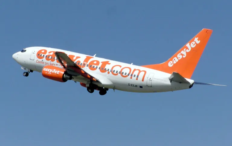 Un mostro dell’aria dell’EasyJet è ora in mano ad un diciannovenne. Il più giovane pilota di aerei del Regno Unito alla guida degli Airbus