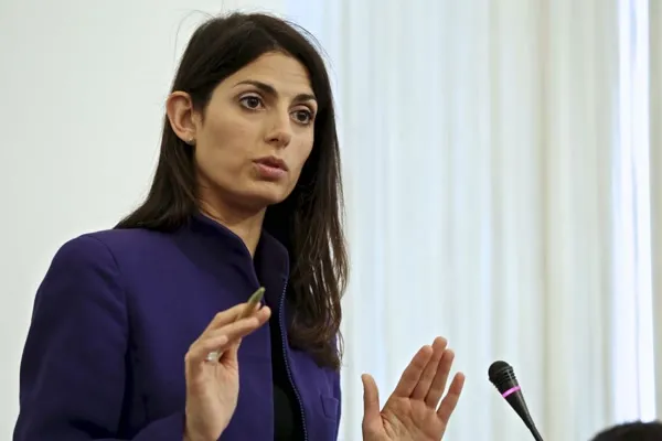 Gaffe dell’Amministrazione Raggi: regala abbonamenti a chi già non li paga